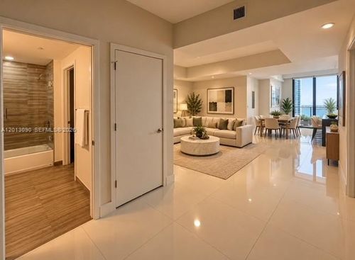 3704-1010 Brickell Ave, Miami, FL, 33131-3784 | Card Image