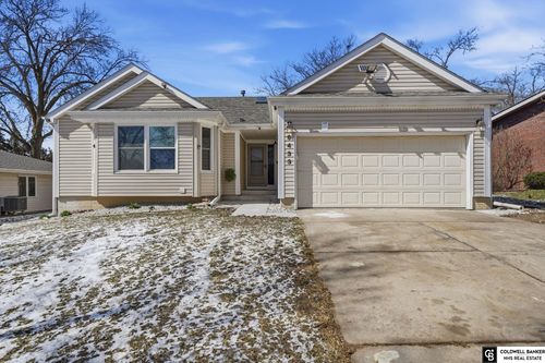 6433 Thunderbird Cir, Lincoln, NE, 68512-2334 | Card Image