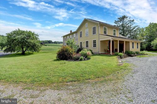 855 Forest Ave, BELLEFONTE, PA, 16823-8215 | Card Image