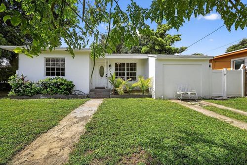 40 Nw 68th St, Miami, FL, 33150-4014 | Card Image