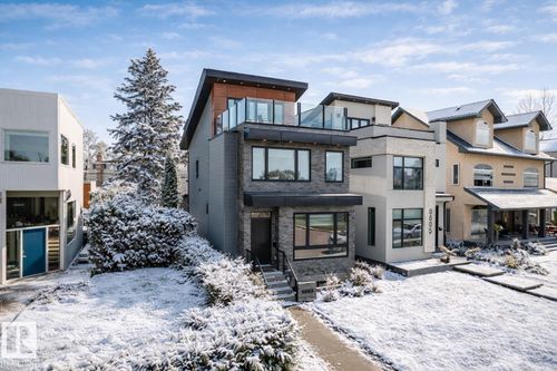 8803 Strathearn Dr Nw, Edmonton, AB, T6C4C8 | Card Image