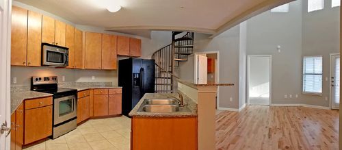 apt-511-2502 Leon St, Austin, TX, 78705-4542 | Card Image