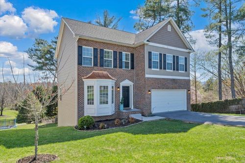 3230 Clearview Dr, Roanoke, VA, 24018-2607 | Card Image