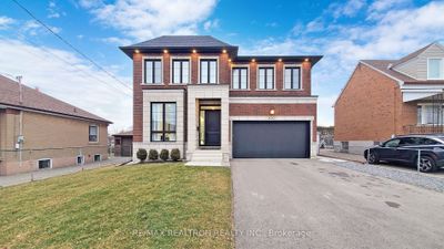 200 Rustic Rd, House other with 4 bedrooms, 5 bathrooms and 6 parking in North York ON | Image 2