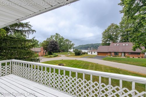 8640 Lakeview Blvd, Clarkston, MI, 48348-3418 | Card Image