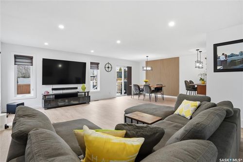 6915 Whelan Dr, Regina, SK, S4X3W2 | Card Image