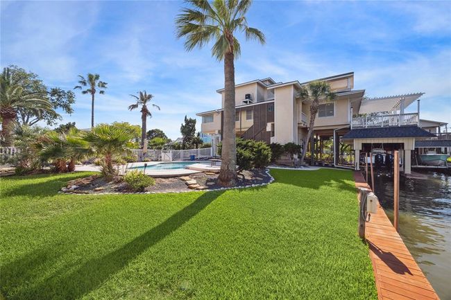 1330 Coral Way, House other with 4 bedrooms, 5 bathrooms and 3 parking in Tiki Island TX | Image 42