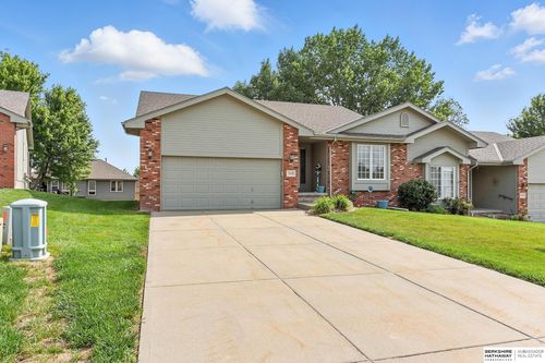 5008 Lakeside Dr, Papillion, NE, 68133-4715 | Card Image