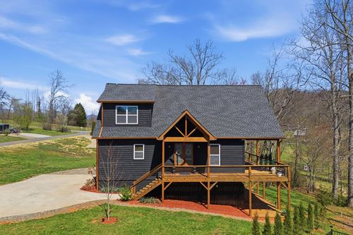 784 Sneaking Creek Dr, Hayesville, NC, 28904-6430 | Card Image