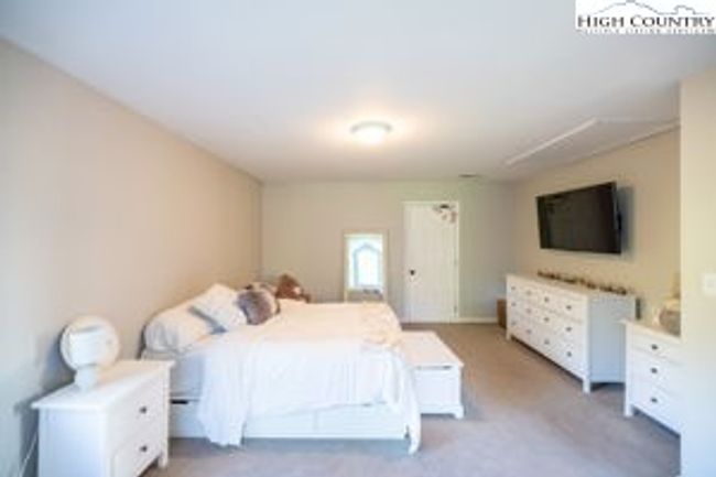 Upper level bedroom | Image 27