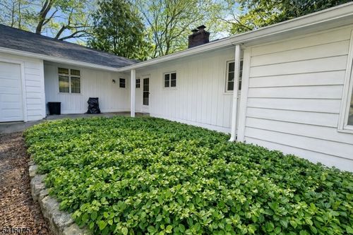 418 River Rd, Chatham Twp, NJ, 07928-1272 | Card Image