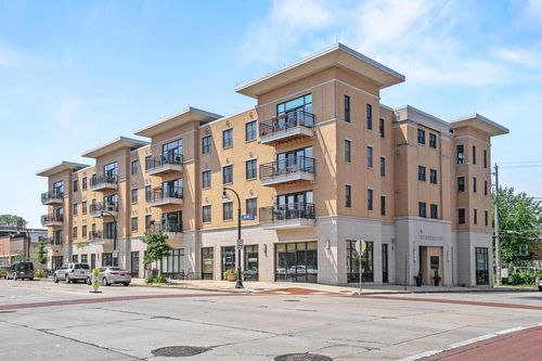 400-1717 E Kensington Boulevard, Shorewood, WI, 53211 | Card Image