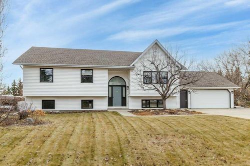 45 Ravenscrag Cres, Norglenwold, AB, T4S1S5 | Card Image