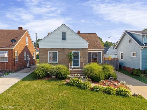 5811 Laverne Ave, Parma, OH, 44129-1909 | Card Image