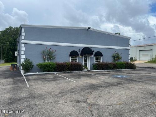 12473 Dedeaux Rd, Gulfport, MS, 39503-3817 | Card Image
