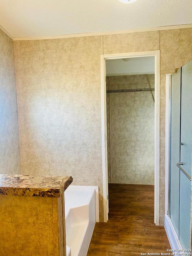 698 Forest Creek Rd, House other with 3 bedrooms, 2 bathrooms and null parking in Devine TX | Image 13