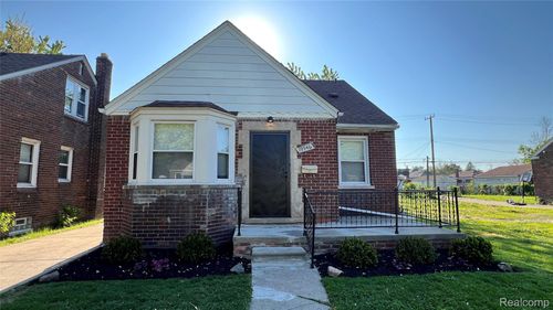 19546 Fairport St, Detroit, MI, 48205-1722 | Card Image