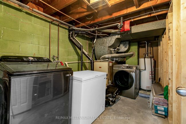 991 Parkview Ave, House other with 5 bedrooms, 2 bathrooms and 2 parking in Windsor ON | Image 22