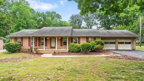 3911 Williams Dairy Rd, Greensboro, NC, 27406-7923 | Card Image