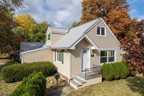 126 Parkwood Ave, Avon Lake, OH, 44012-1422 | Card Image