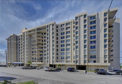 5g-2881 Ne 33rd Ct, Fort Lauderdale, FL, 33306-2052 | Card Image
