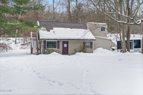 147 Beach Rd, Halfmoon, NY, 12065-7915 | Card Image