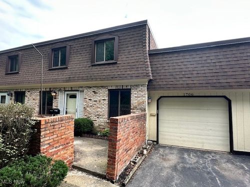 1651 Mentor Ave, Painesville, OH, 44077-1742 | Card Image