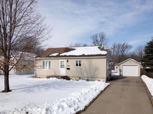 1233 Parallel Street, Chaska, MN, 55318 | Card Image