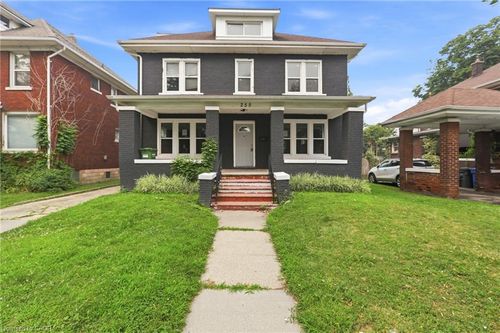 255 Hall Ave, House with 6 bedrooms, 5 bathrooms and 1 parking in Windsor ON | Card Image