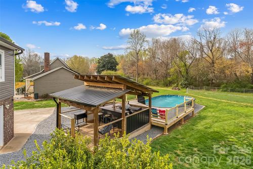 1757 Castlewood Ct, Hickory, NC, 28602-8299 | Card Image