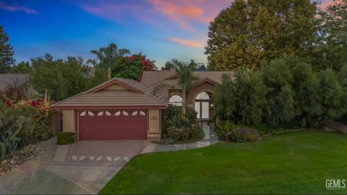 5715 Valley St, Bakersfield, CA, 93306-9631 | Card Image