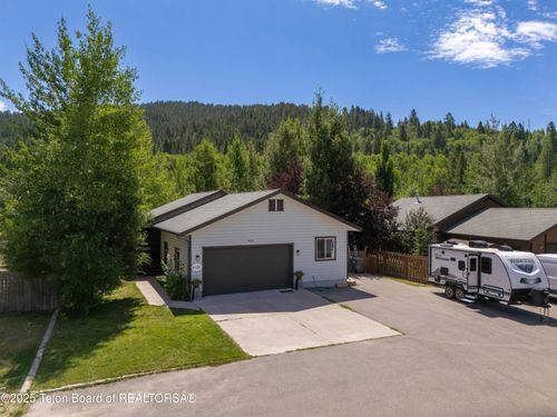 404 Snake River Dr, Alpine, WY, 83128 | Card Image