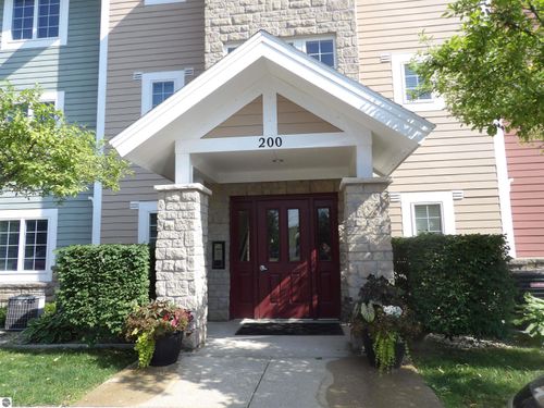 203-1246 Sunnyside Dr, Cadillac, MI, 49601-8725 | Card Image