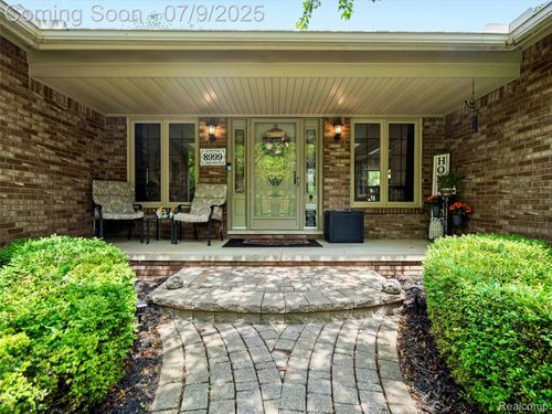 8999 Shelby Woods Dr, Shelby Twp, MI, 48317-2556 | Card Image