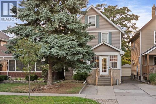 {{alt}} | Card Image