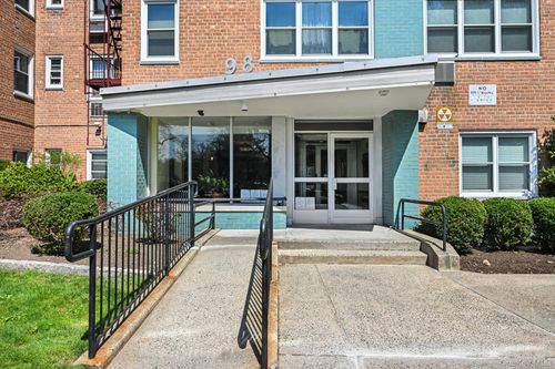2b-98 Dehaven Dr, Yonkers, NY, 10703-1325 | Card Image