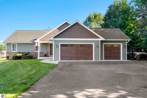 266 Farm Ln, Traverse City, MI, 49696-8840 | Card Image
