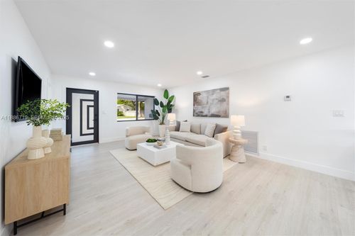 1305 N 31st Rd, Hollywood, FL, 33021-5008 | Card Image