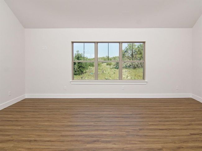 Spacious laundry room. | Image 25