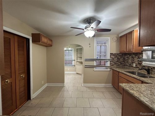 18032 Woodingham Dr, Detroit, MI, 48221-2561 | Card Image