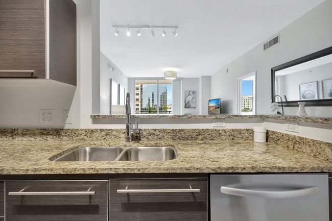 APT-504 - 550 Okeechobee Blvd, Condo with 2 bedrooms, 2 bathrooms and null parking in West Palm Beach FL | Image 9