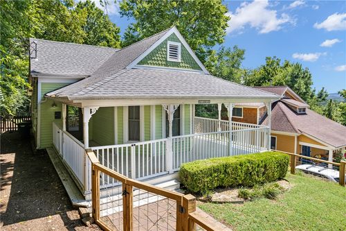 214 S Church Ave, Fayetteville, AR, 72701-5915 | Card Image