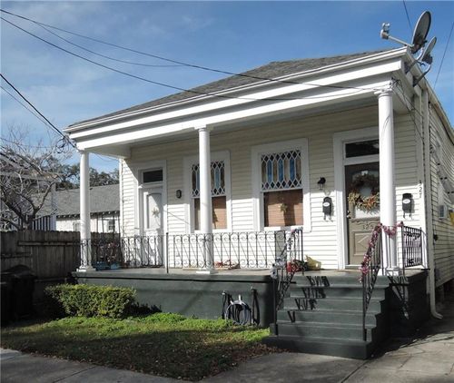 327 S Saint Patrick St, New Orleans, LA, 70119-5830 | Card Image