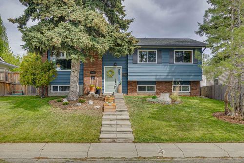 432 Queensland Rd Se, Calgary, AB, T2J4G9 | Card Image