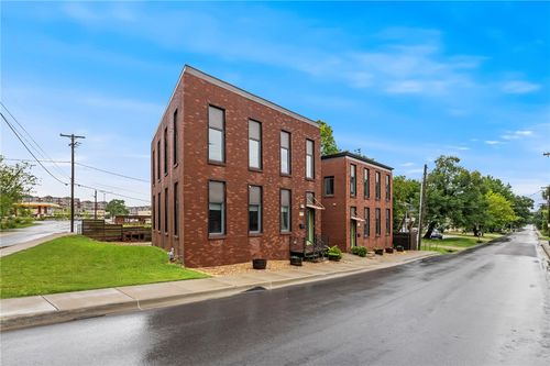 1111 N Oakland Ave, Fayetteville, AR, 72703-1646 | Card Image