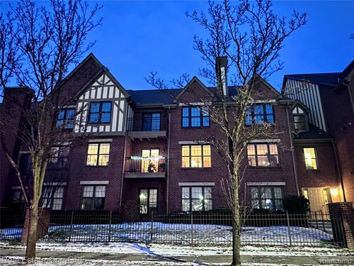 303-26 Pointe Park Pl, Grosse Pointe Park, MI, 48230-1381 | Card Image