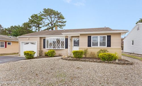 19 Bennington Dr, Toms River, NJ, 08757-6333 | Card Image