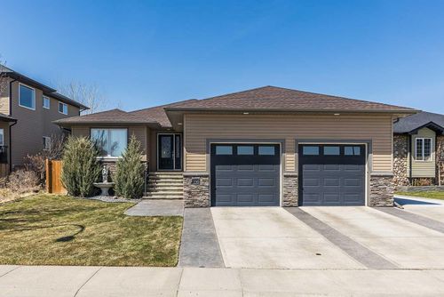 220 Ranchman Cres Ne, Medicine Hat, AB, T1C0E5 | Card Image