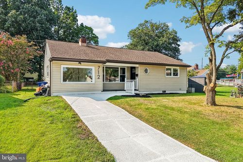 712 E Woodlawn Ave, MAPLE SHADE, NJ, 08052-1228 | Card Image