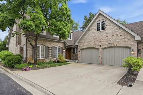 18 Tartan Ridge Rd, Burr Ridge, IL, 60527-8905 | Card Image